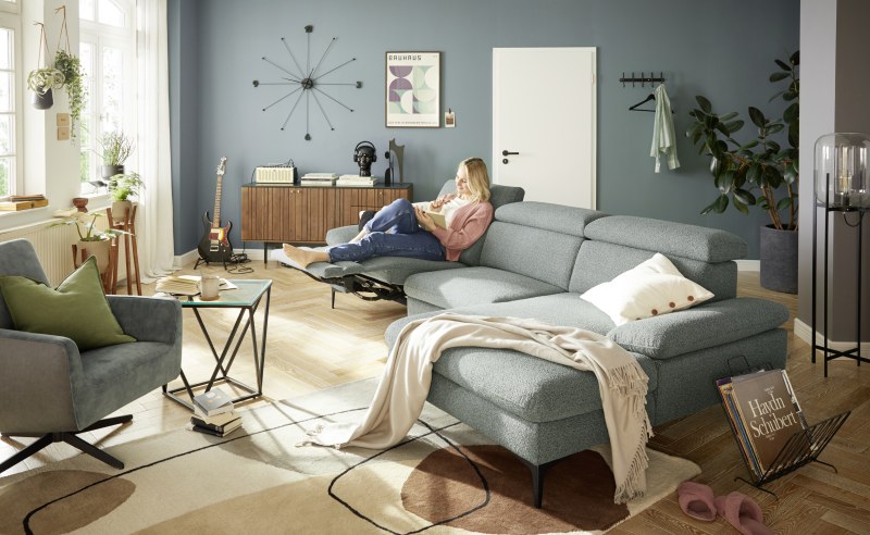 Ecksofa Felipa - 3-Sitzer mit Longchair rechts inkl. Relaxfunktion (motorisch), Armlehne und Kopfteil verstellbar, Stoff, Graugrün
