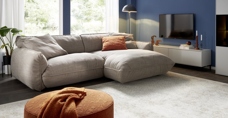 Ecksofa Fluffy - 2,5-Sitzer mit Longchair rechts inkl. Rückenlehne verstellbar, Stoff, Taupe