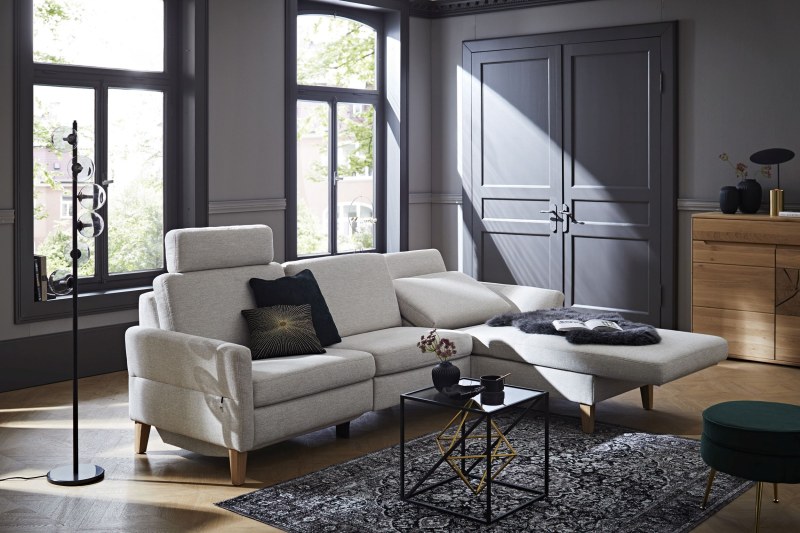 Ecksofa Arima N - 2,5-Sitzer mit Longchair rechts inkl. Relaxfunktion und Sitzvorzug (motorisch), Stoff, Creme