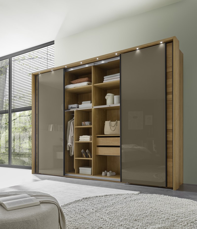 Schwebetürenschrank Lenoso - B. ca. 340 cm, Eiche massiv, Glas, Graubraun