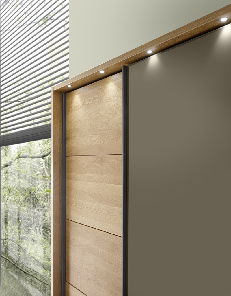 Schwebetürenschrank Lenoso - B. ca. 340 cm, Eiche massiv, Glas, Graubraun