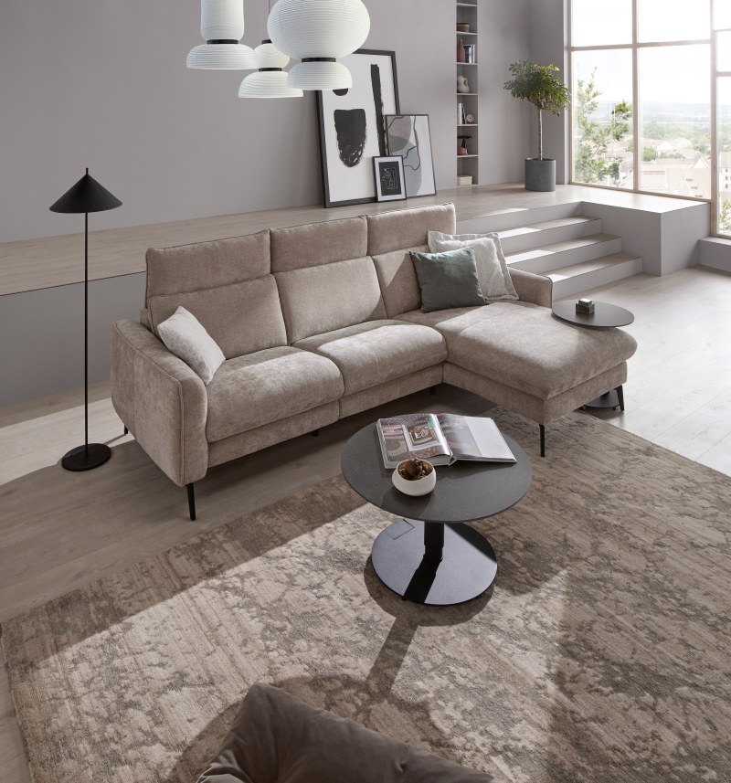 Ecksofa Avela - 2,5-Sitzer mit Longchair rechts inkl. Kopfteile verstellbar und Longchair verstellbar (motorisch), Stoff, Bisquit